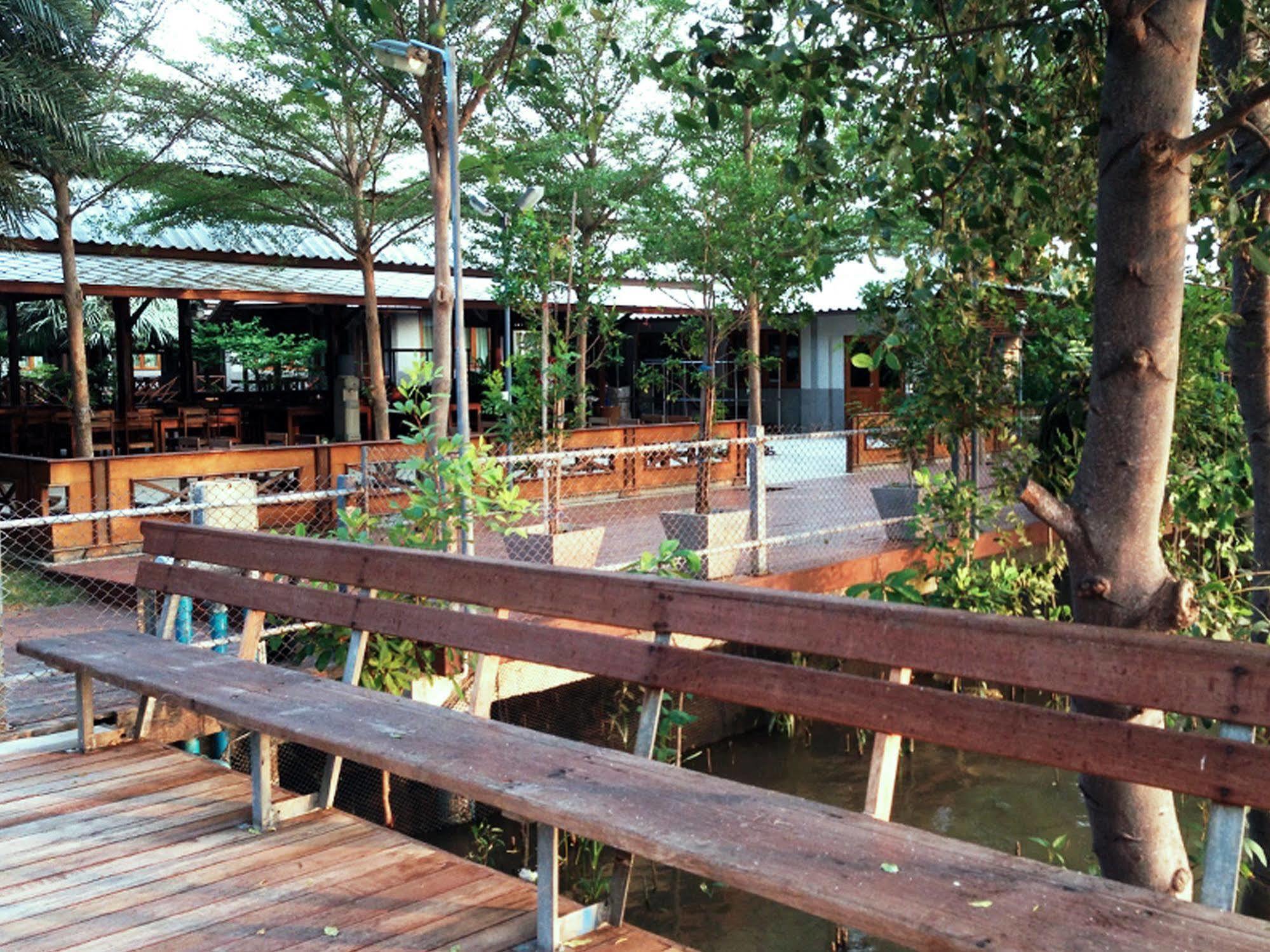 Baan Siriporn Resort - โรงแรมบ้านศิริพร รีสอร์ท Samut Songkhram Екстериор снимка