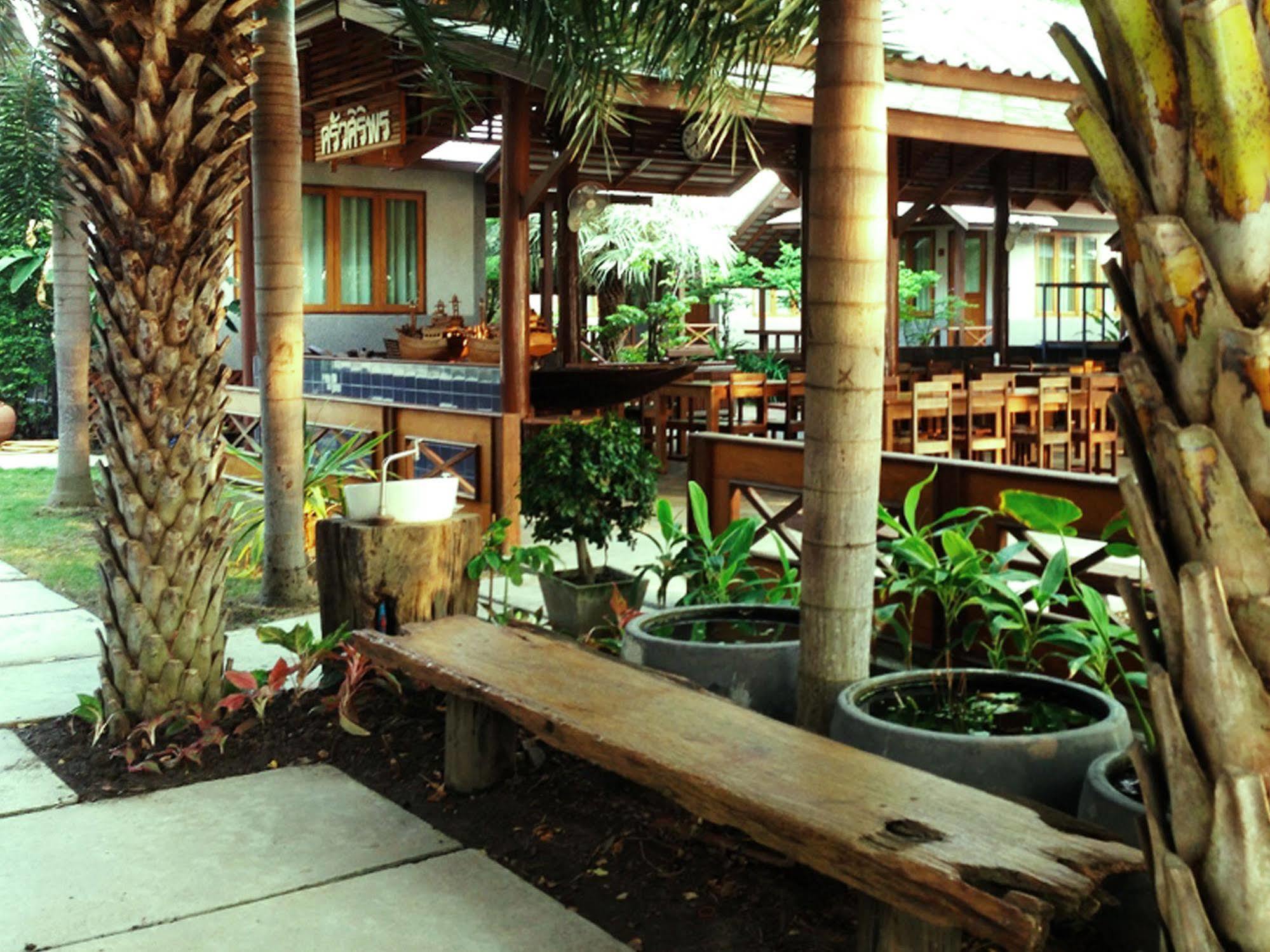 Baan Siriporn Resort - โรงแรมบ้านศิริพร รีสอร์ท Samut Songkhram Екстериор снимка