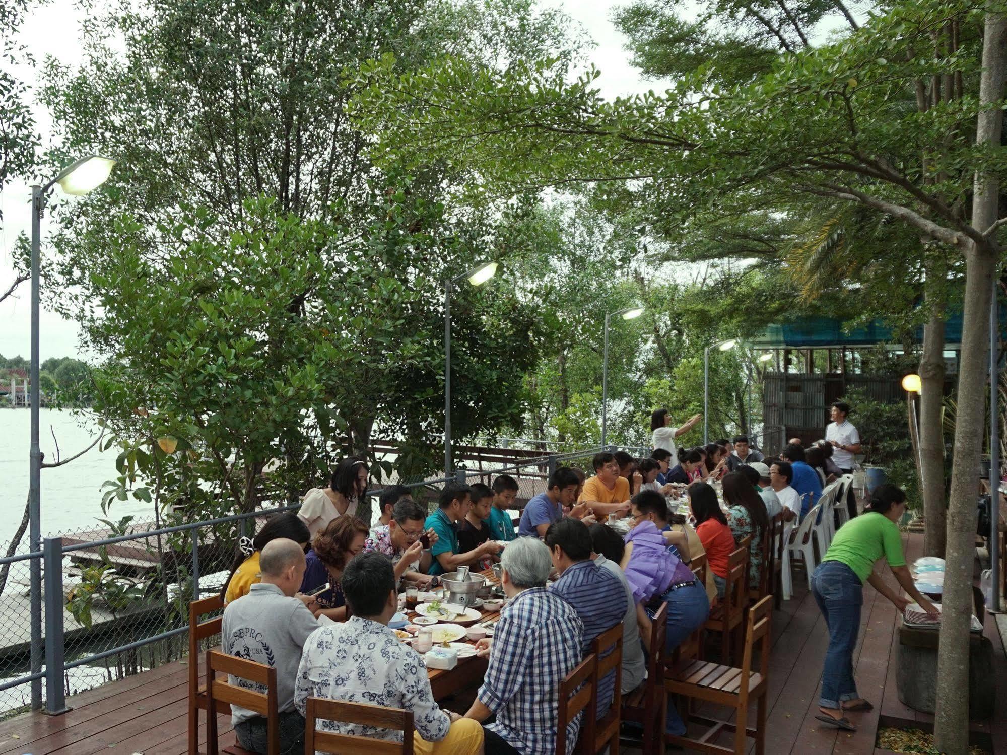 Baan Siriporn Resort - โรงแรมบ้านศิริพร รีสอร์ท Samut Songkhram Екстериор снимка
