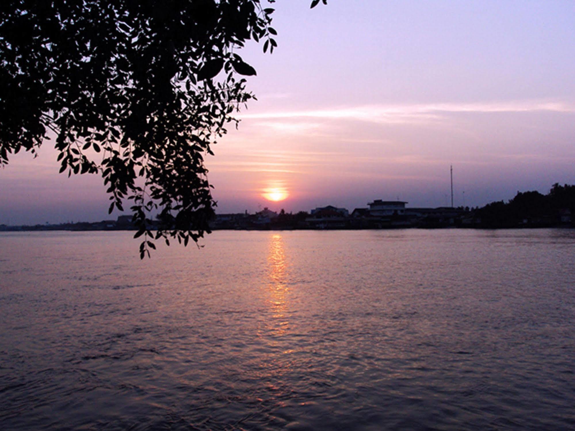 Baan Siriporn Resort - โรงแรมบ้านศิริพร รีสอร์ท Samut Songkhram Екстериор снимка